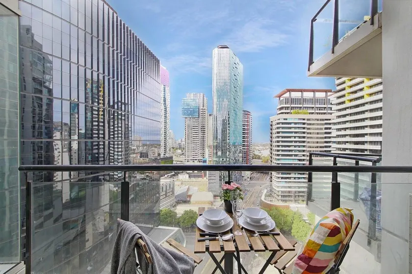 Comfy & Stylish 2BR Apt Next to Crown City Views - Image 1