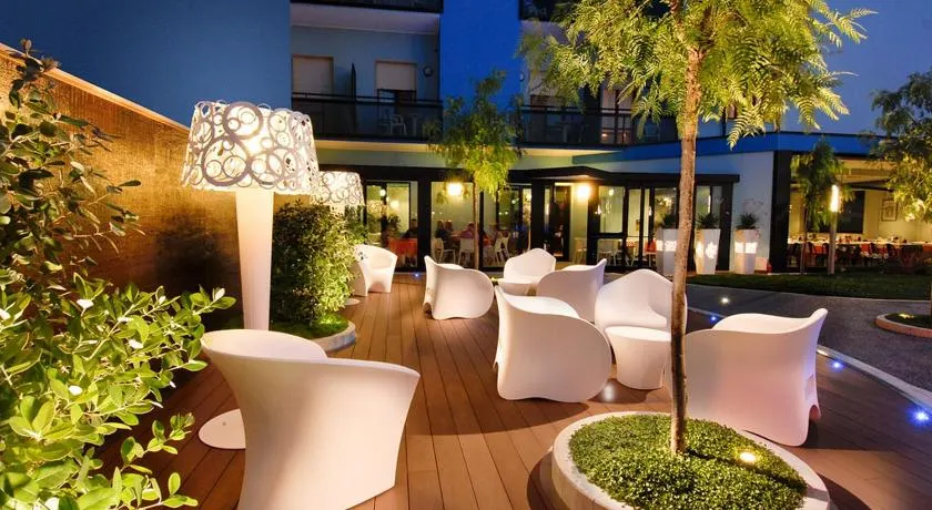 Hotel Continental - Image 1