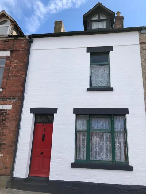 Phoenix Nights Guest House - Image 1