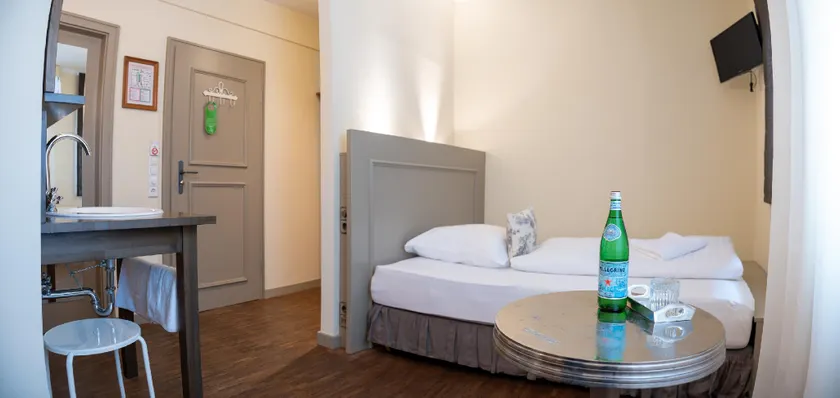 Friedrich von Schiller Hotel - Image 1