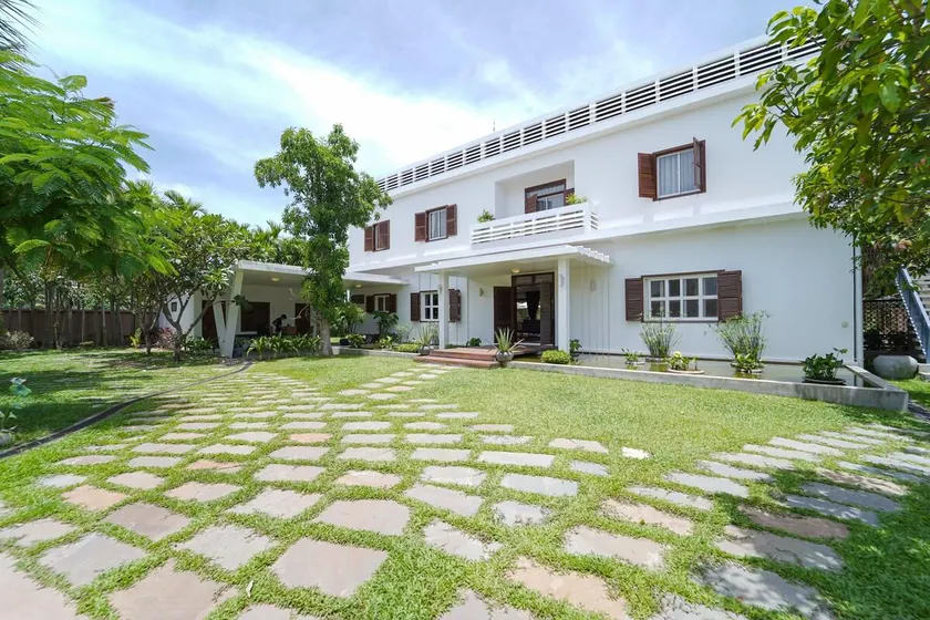 Villa Leakhena - Colonial Style 12 Bedrooms Villa - Image 1