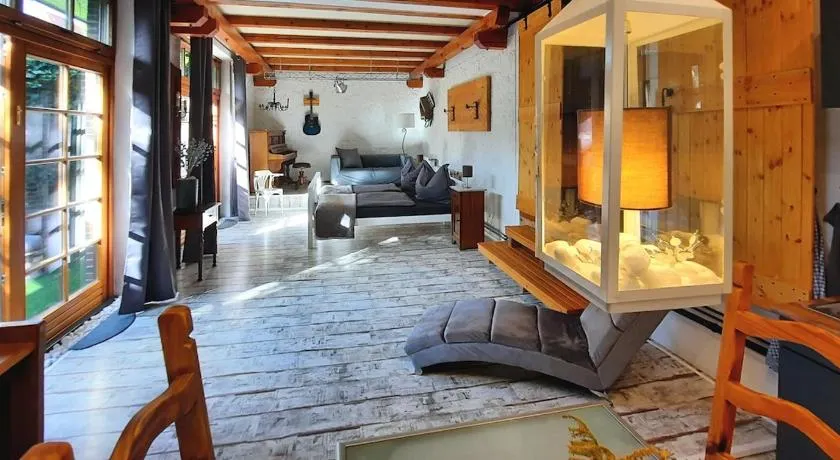 Apartment with terrace - Image 1