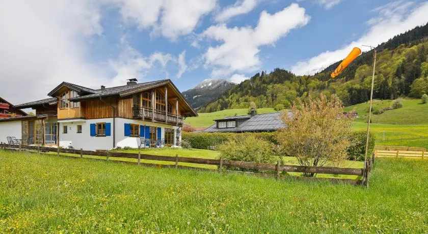 "Haus Bellevue" - Annehmlichkeiten von 4-Sterne Familien-und Wellnesshotel Viktoria nebenan können mitgenutzt werden - Image 1