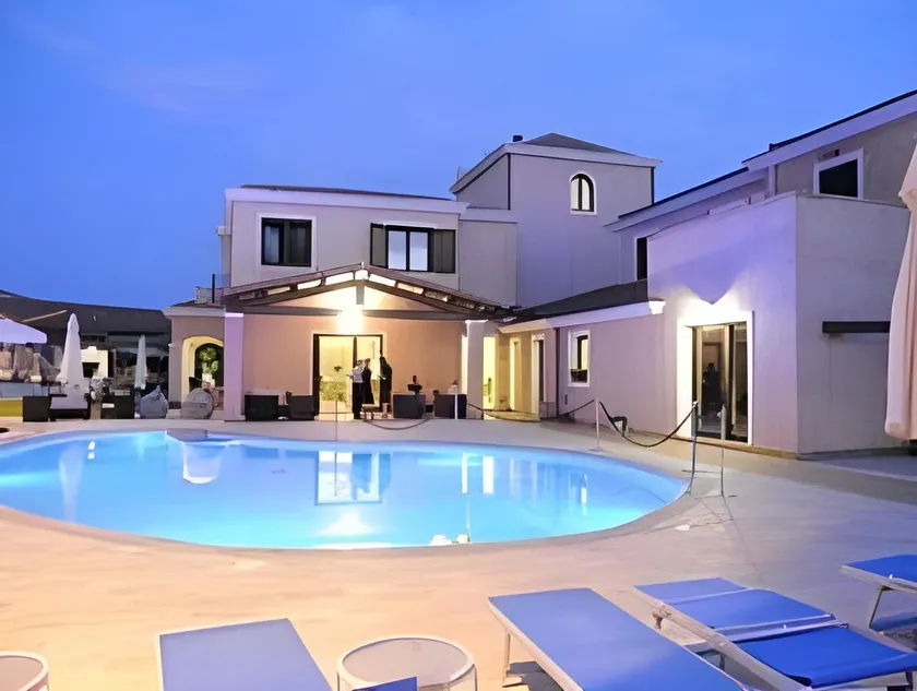 Hotel La Perla - Image 1
