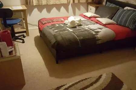 Beautiful Double Room with free Wi-Fi and Large Smart TV - Image 1