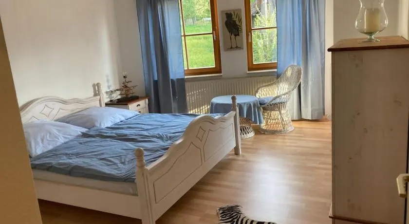 Großzügige, helle 3,5 Zimmer Wohnung - Image 1