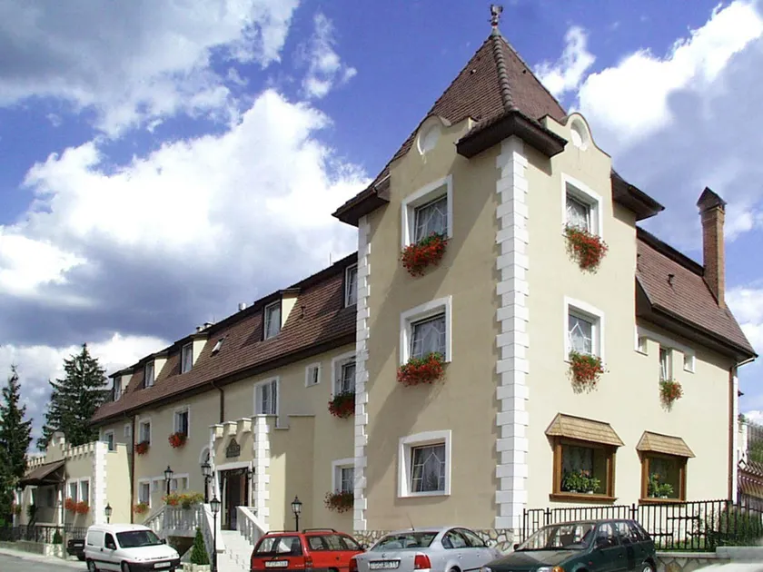 Kikelet Club Hotel - Image 1