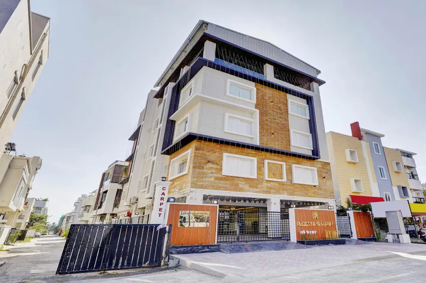 Blossoms Hotel - Image 1