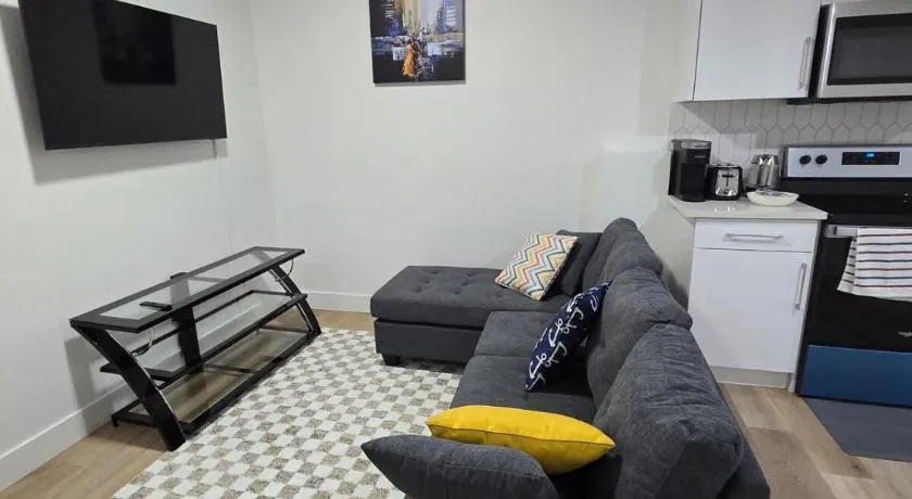Spacious 2 Bedroom Suite in Gorman, Edmonton, Canada - Image 1