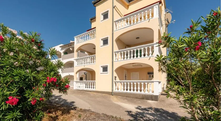 1 Bedroom Lovely Apartment In Seline - Image 1