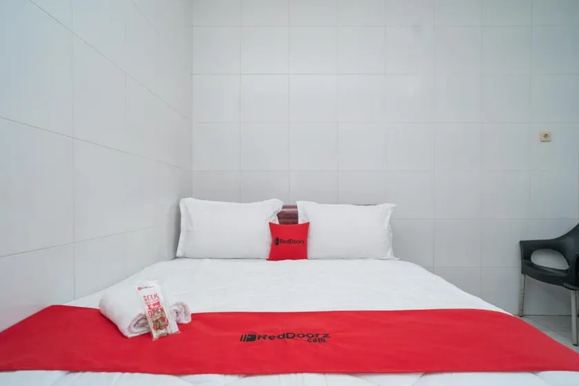 RedDoorz Plus near Cito Mall Surabaya - Image 1