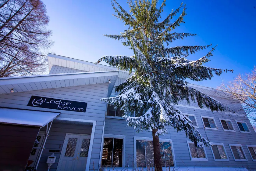 Lodge Raven - Image 1