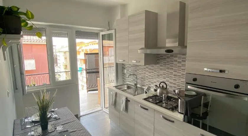 YTHA HOUSSE ROMA CENTRO - Image 1