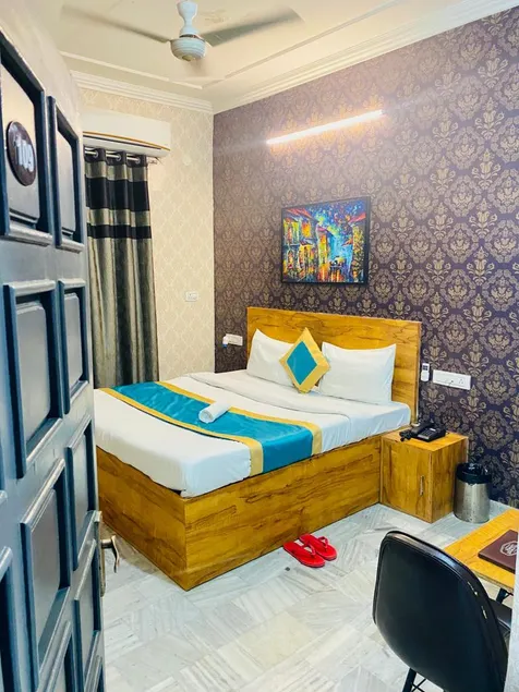 Hotel Eleven 11 by OYO Rooms - Image 1