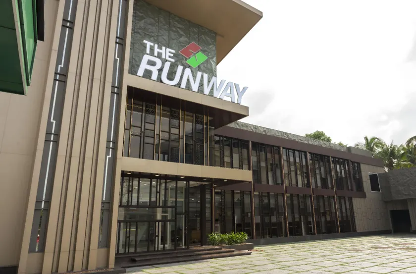 THE RUNWAY HOTEL - Image 1