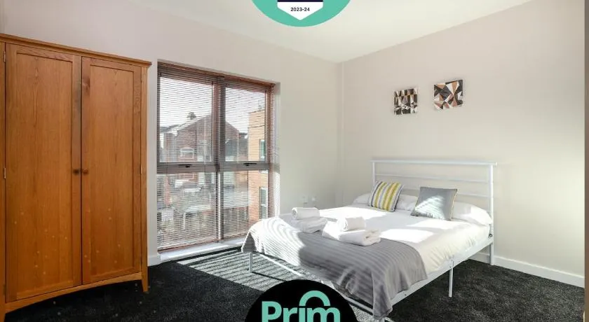 Portland Square - 2 Bedroom Modern City Apartment - Image 1