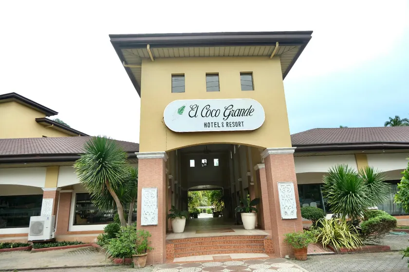 El Coco Grande Hotel and Resort - Image 1