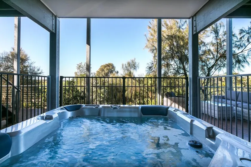 Bella Vista - luxury, views & hot tub - Image 1