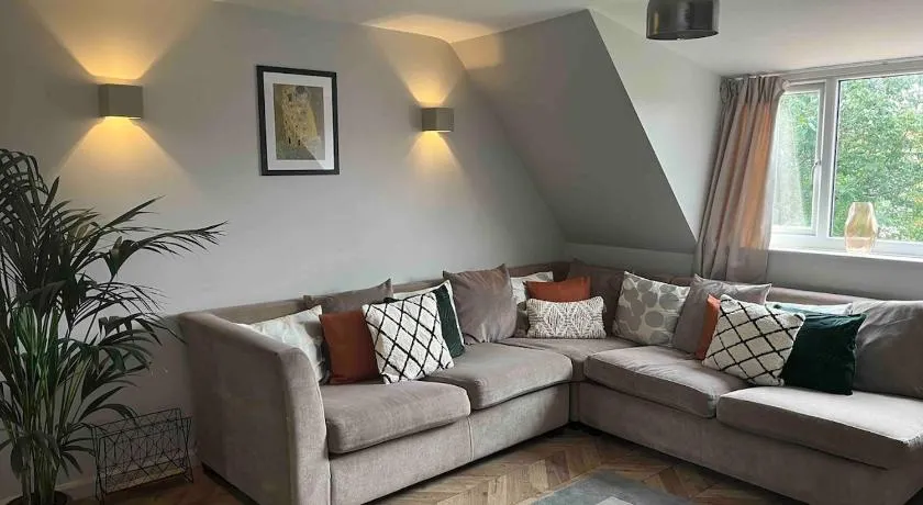 Charming 2-Bed Apartment with free parking 10 mins drive to York City - Image 1