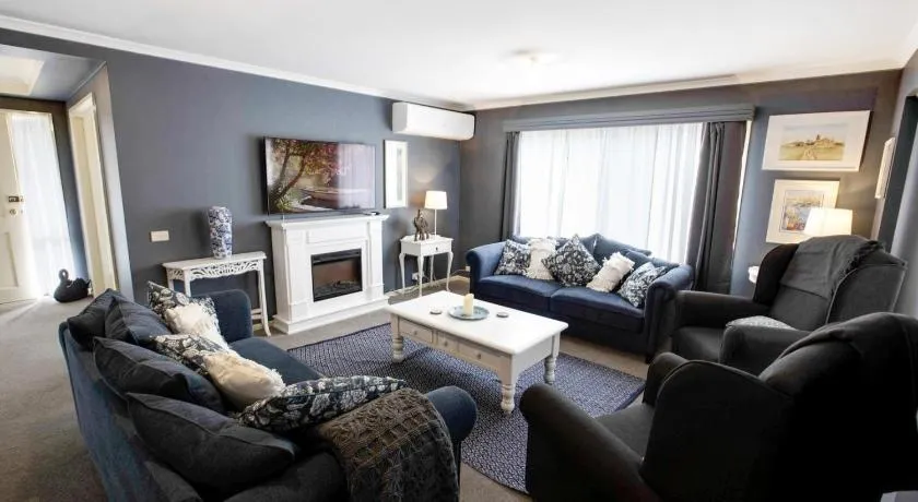 Lakehouse on Waverley - Image 1