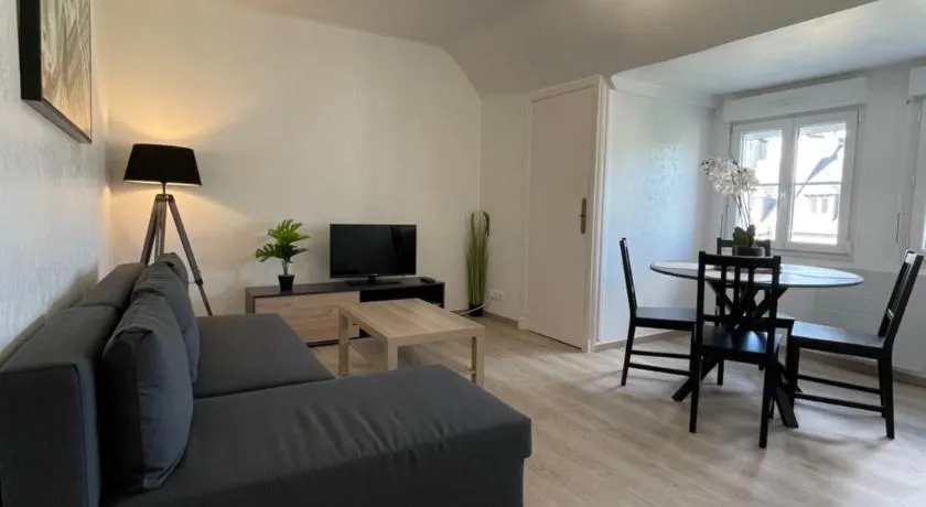Appartement rénové tout équipé, centre ville, proche de la gare et commerce - Image 1