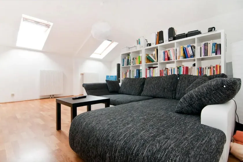 Leo's Roof Top Apartment near Town Hall - Image 1