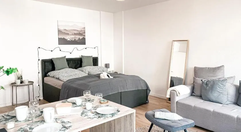 Zentrales Apartment mit TV, Küche und Mikrowelle - Image 1