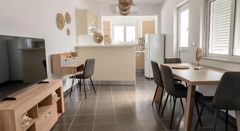 K&Ε guest house - Image 1