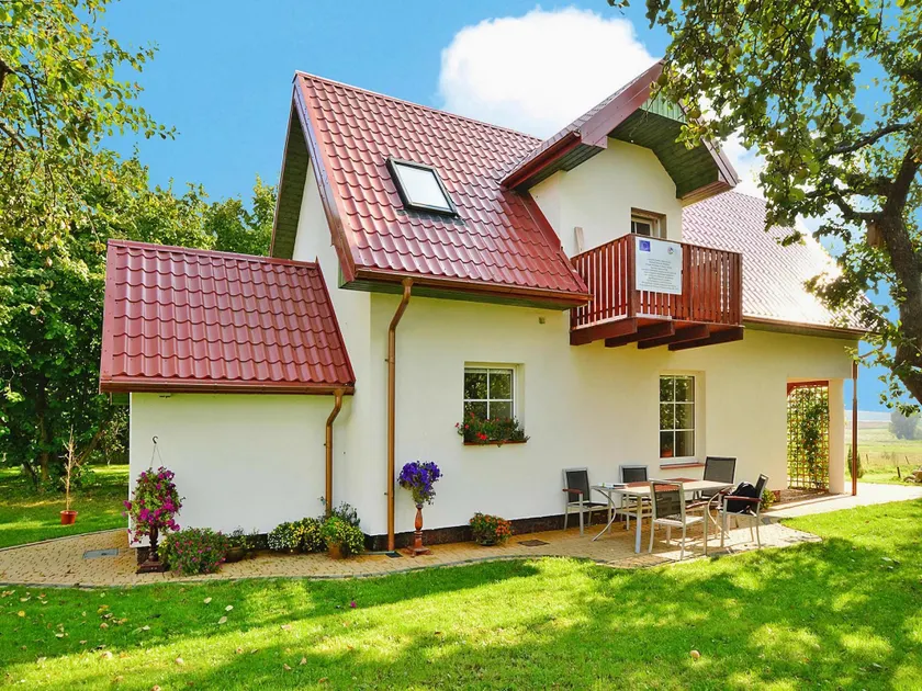 Large holiday home with a beautiful garden - Image 1
