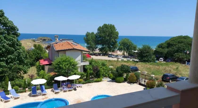 SEA WOLF Apartman Луксозен апартамент с панорамна гледка към морето климатик с нова напълно оборудвана кухня отделна баня с тоалетна гледка към басейна на 30 м от плажа Паркинг към хотела Навсякъде близо - Image 1