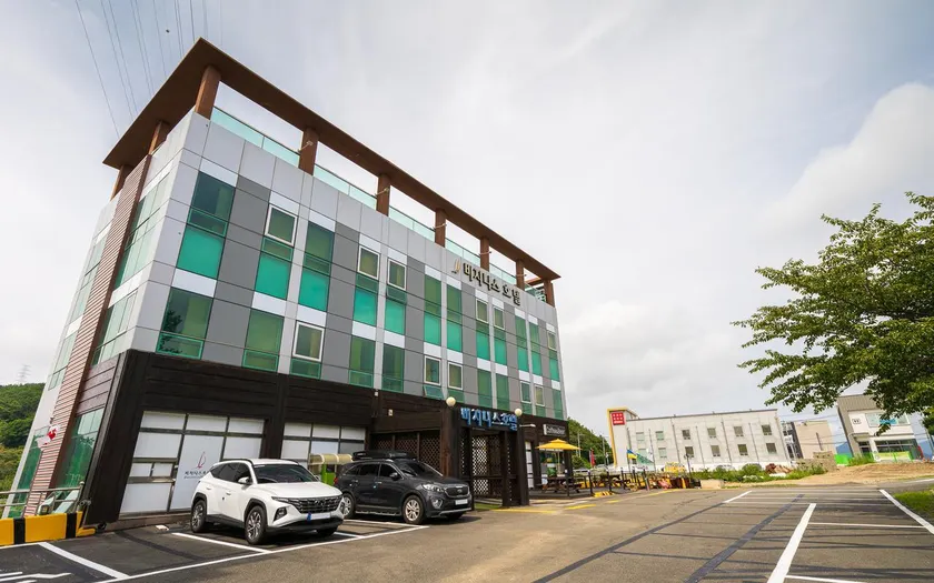 Tongyeong Business Hotel - Image 1