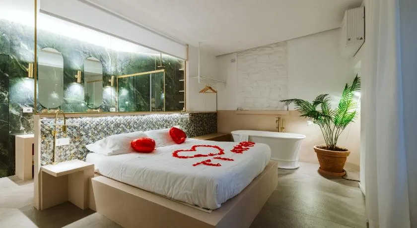 Scarlet Apartment Vernazza Heart - Image 1