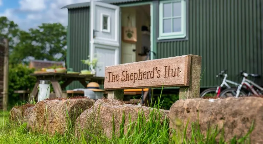 Romantic Shepherds Hut, Kenilworth - Image 1