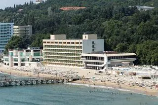 MARINA HOTEL - Image 1