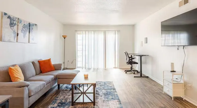 Modern 2 BR APT, Near Hospital & UAB, WiFi - Image 1