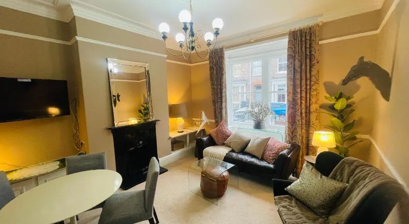 Fabulous 2 bed flat - Image 1