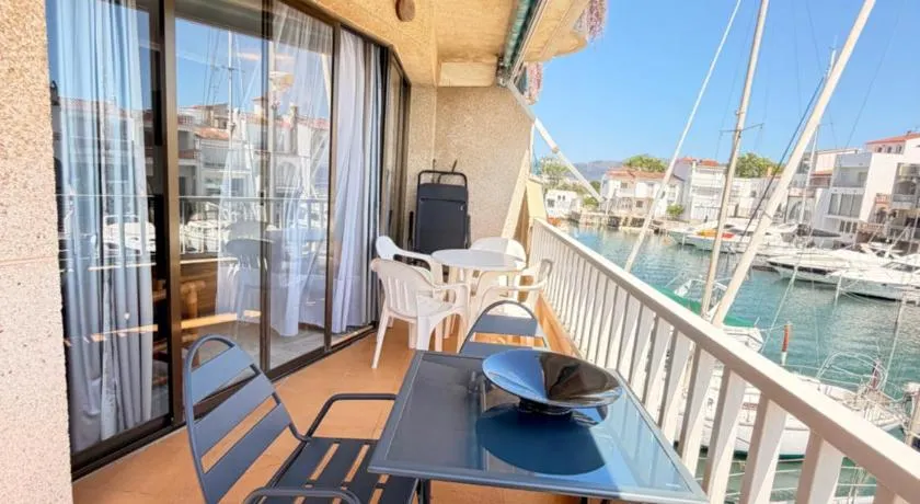 Spacious apartment 5 minutes from the beach - Image 1