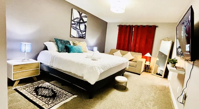 Luxury family vacation rental house in Edmonton,Alberta,Canada - Image 1
