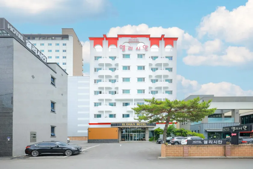 Elysian Hotel - Image 1