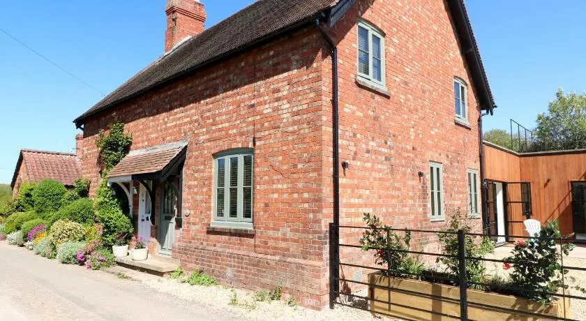 Gardeners Cottage - Image 1