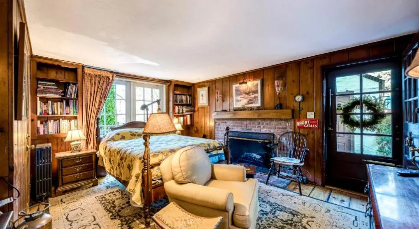 Highland Ave - Image 1