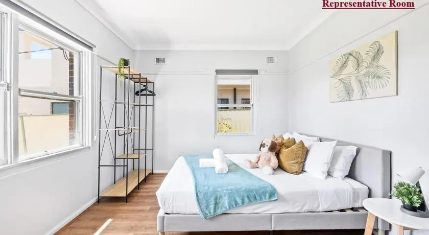 Cozy Queen Room in Narwee - Next to Stations & Shops - Shared Bathroom - Image 1