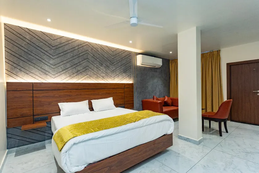 Uphills Boutique Hotel - Image 1