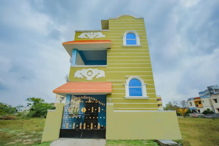 OYO Home 78810 Shankar Pleasant Stays - Image 1