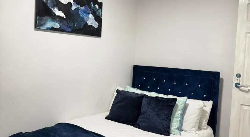 3 bedroom Home in Nottingham - Image 1