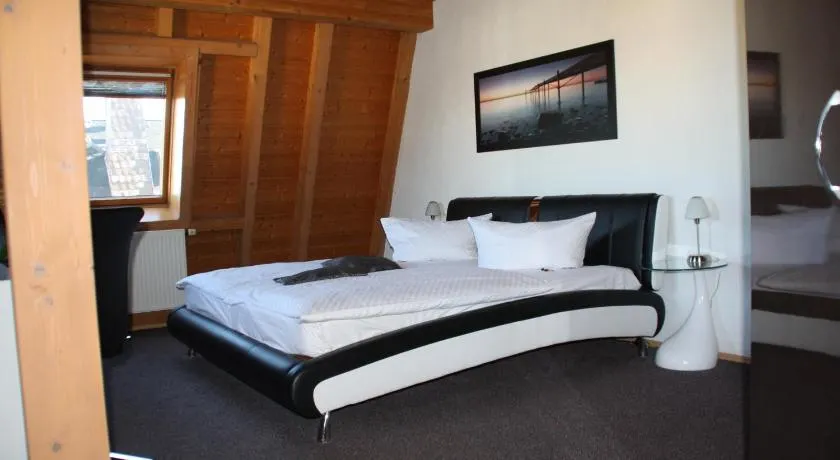 City-Hotel - Image 1
