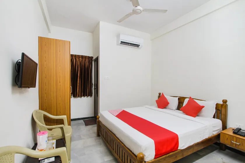OYO 72245 Hotel Greatwall - Image 1