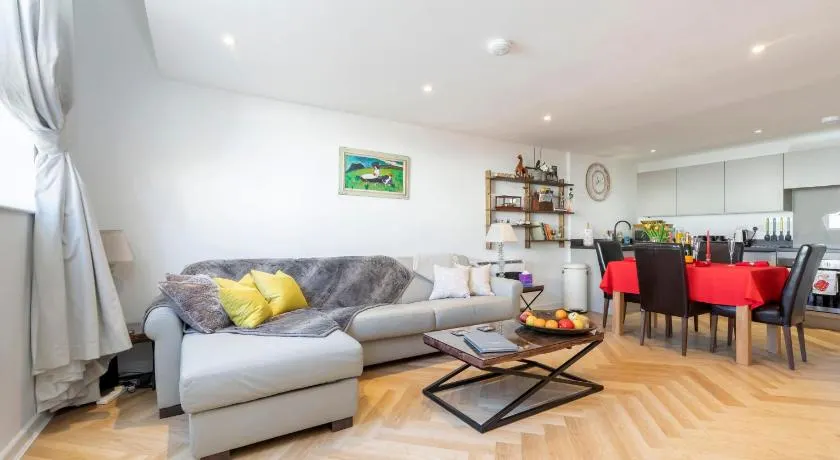 Thornton House Luxury Accommodation in the Town Centre with Private Parking - Image 1