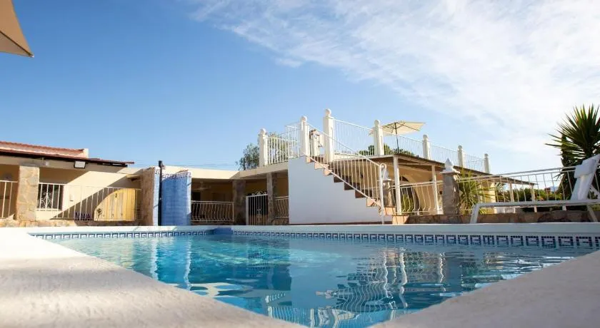 Apartamento con terraza, piscina y jacuzzi | Vistas a la montaña | Adaptado para teletrabajar - Image 1
