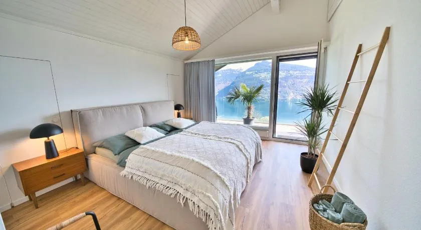 Dreamview Retreat - Breathtaking Lake Views - Image 1